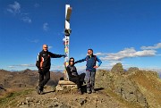 05 Alla croce di vetta di Cima di Valle Pianella  (2349 m)